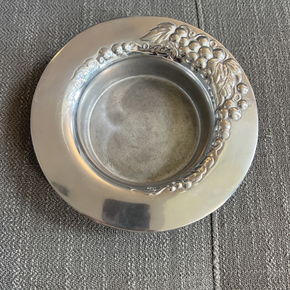 Vintage WILTON ARMETALE Grapevine Wine Bottle Pewter Caddy Coaster Dish